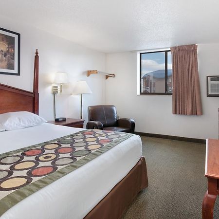 Serena Inn & Suites Of Rapid City Buitenkant foto