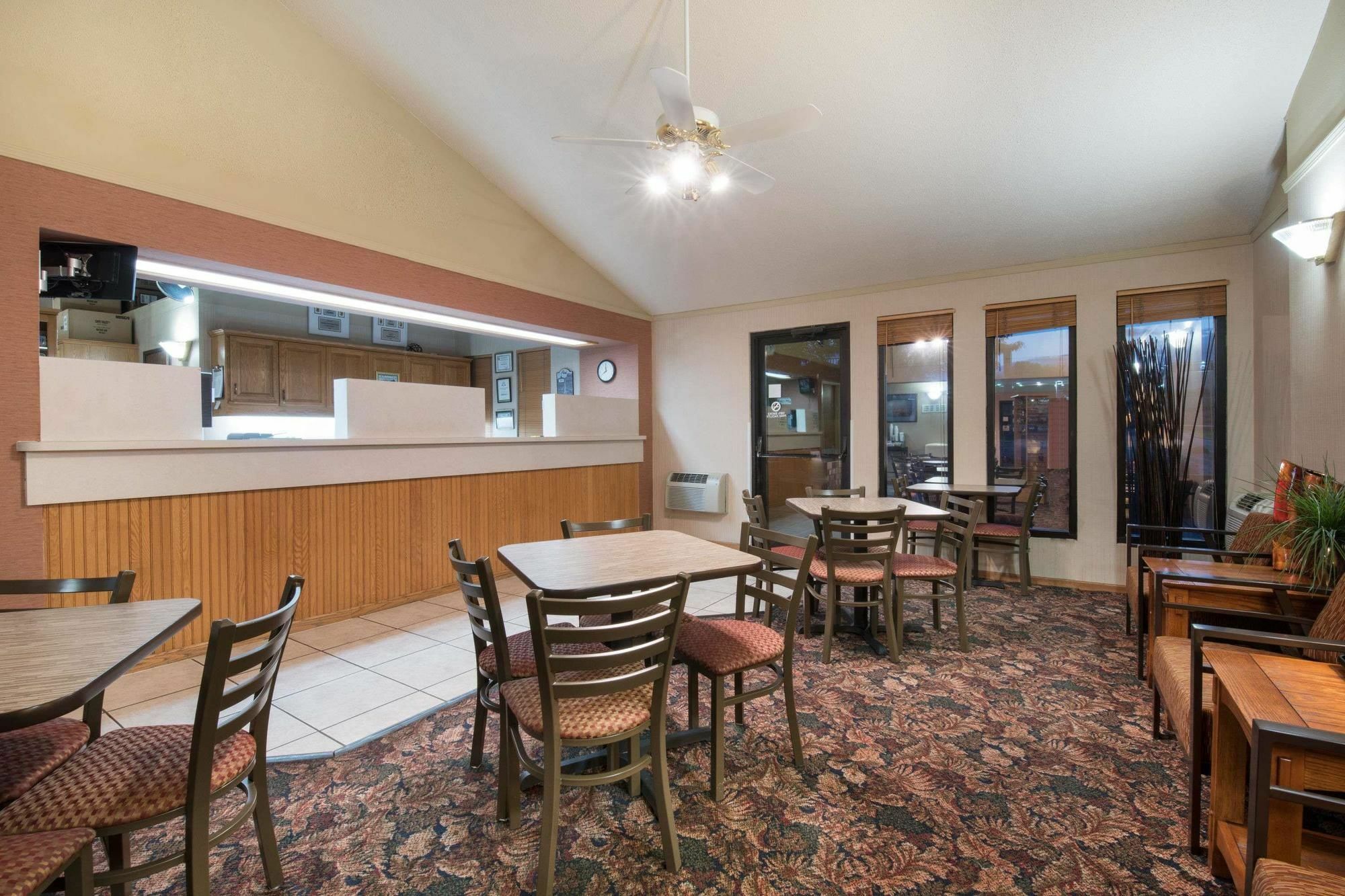 Serena Inn & Suites Of Rapid City Buitenkant foto